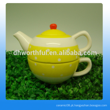 Copo cerâmico decorativo do teapot em um à venda